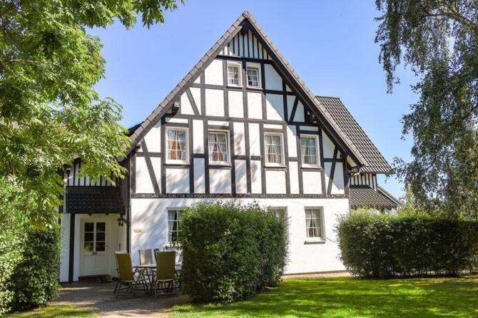 Hof Koehne - Doppelhaus - Wohnung Dreifachhexe Schmallenberg Extérieur photo